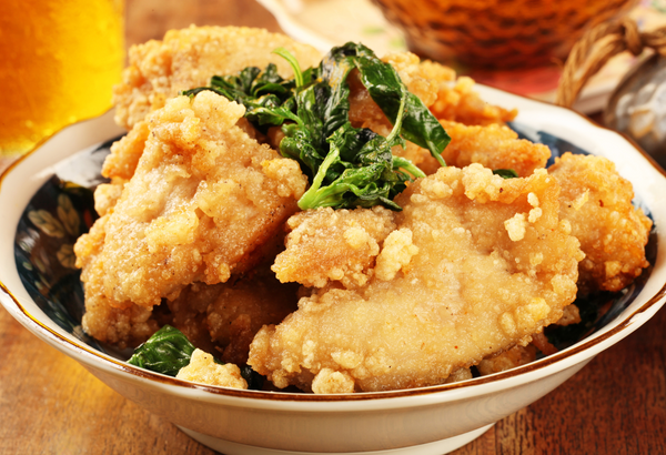 Han Dian Crispy Fried Chicken Breast topped with fresh herbs in a bowl, 1kg pack, Taiwan style, reduces food waste.