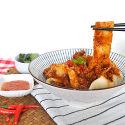 Biang Biang Noodle with Spicy Minced Chicken Sauce 香辣雞寬帶麵 350g